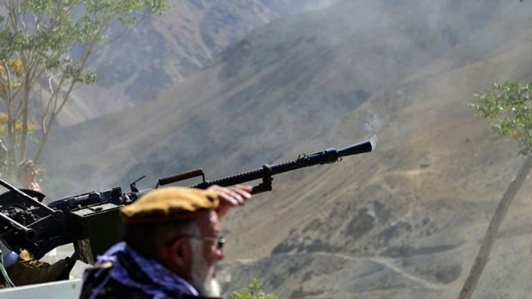 Milizionäre nehmen an einer Trainingsübung in der Provinz Pandschir teil.