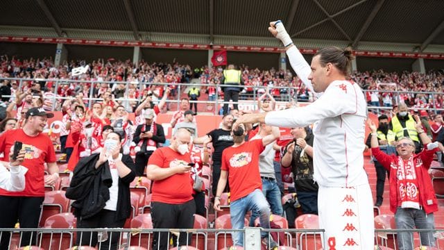 Adam Szalai vom FSV Mainz 05 ist zweimal negativ auf das Coronavirus getestet worden. Adam Szalai vom FSV Mainz 05 ist zweimal negativ auf das Coronavirus getestet worden.
