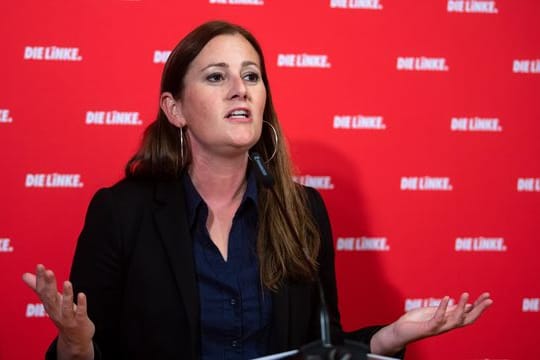 Janine Wissler bei einer Pressekonferenz im Karl-Liebknecht-Haus in Berlin.