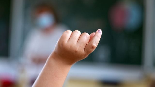 Werden Grundschulkinder auch am Nachmittag betreut, verbessere das die Vereinbarkeit von Familie und Beruf, so Bildungspolitiker von SPD und Union.