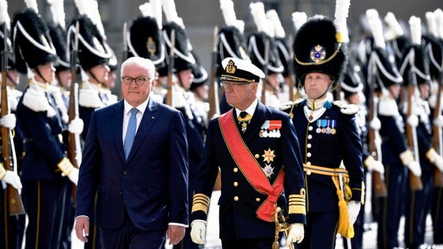 Bundespräsident Frank-Walter Steinmeier (l.