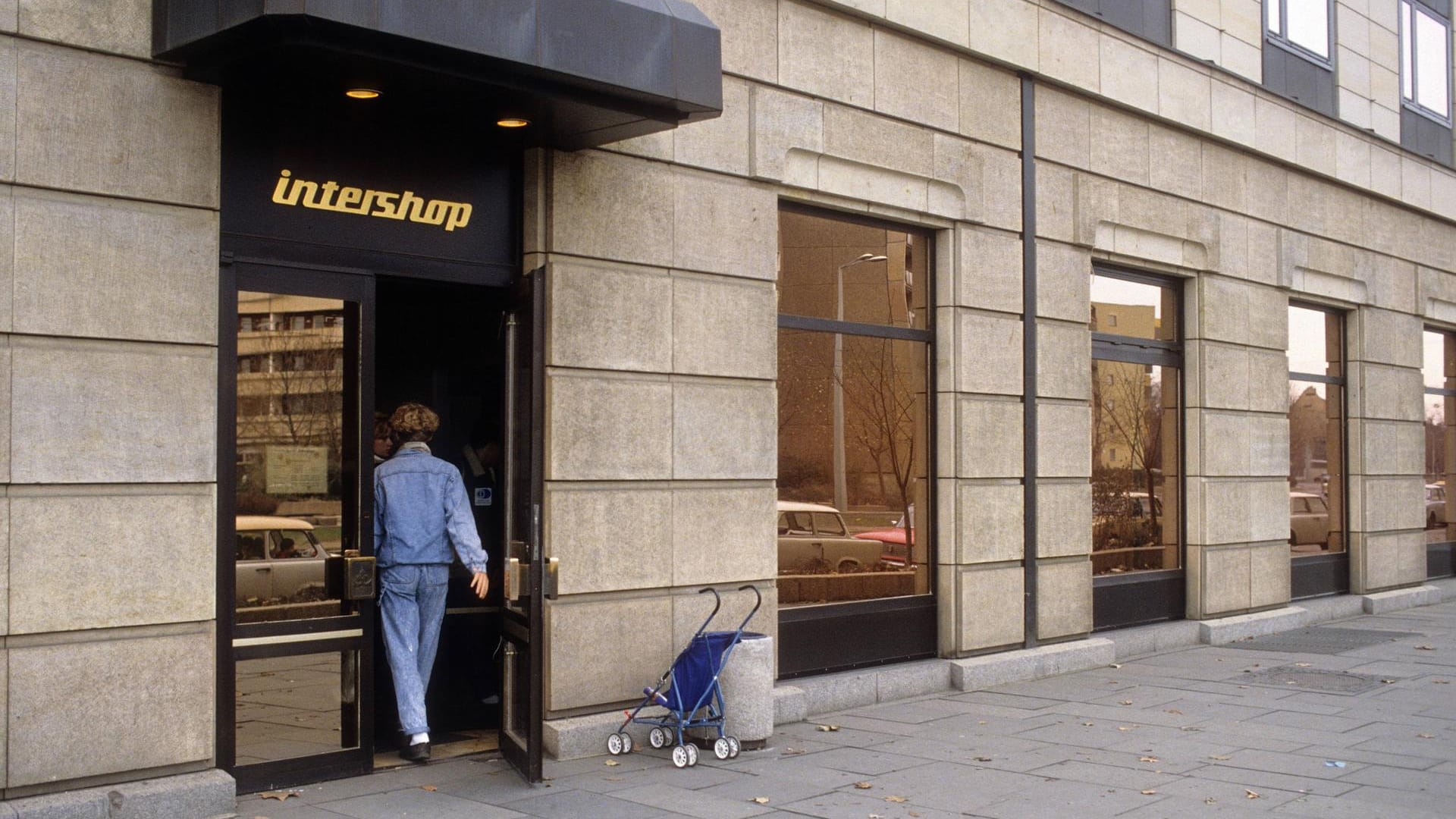 Ein Intershop der DDR: Mit Westgeld konnte man sich hier Produkte aus dem Westen kaufen.
