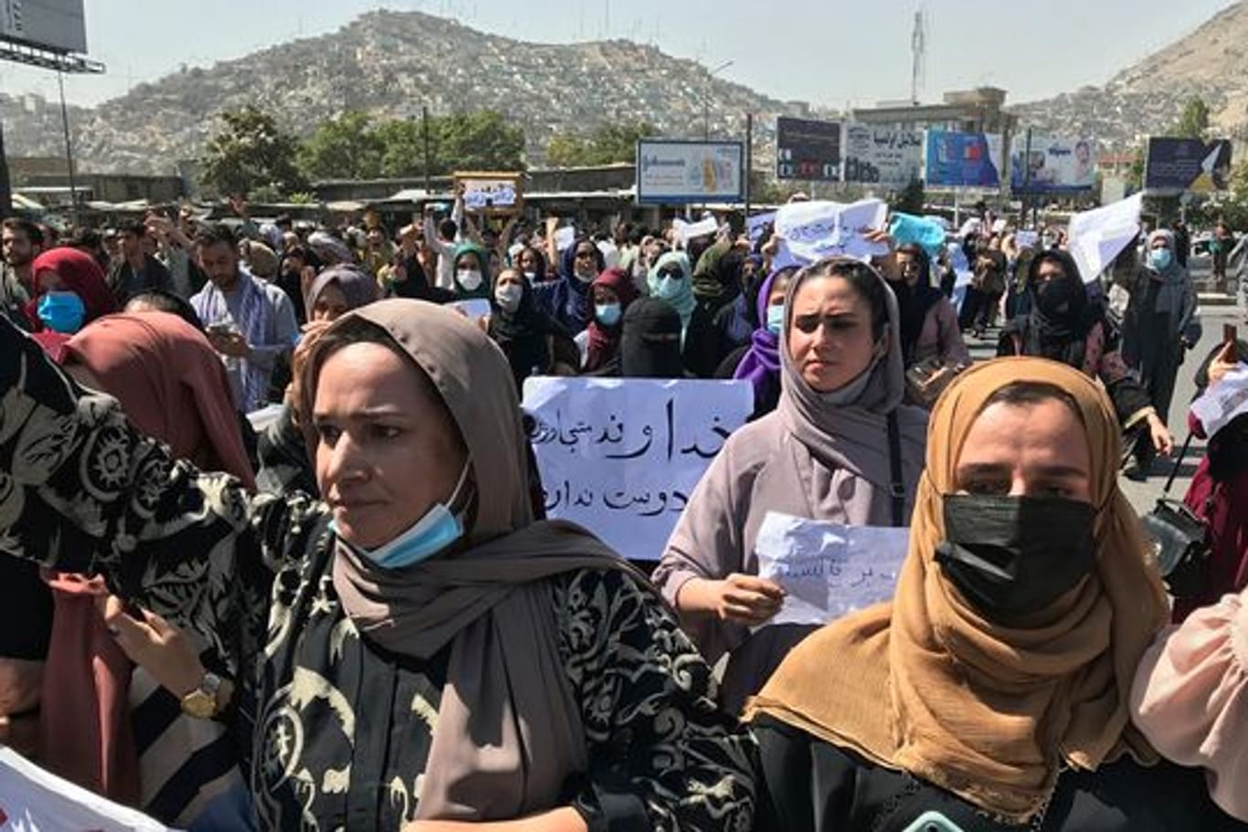Afghanische Frauen bei einer Anti-Pakistan-Demonstration in der Nähe der pakistanischen Botschaft.