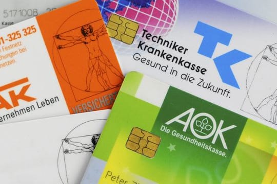 Konzept der Bürgerversicherung: Alle Bürger zahlen einen bestimmten Anteil ihres Einkommens in eine gesetzliche Krankenversicherung und haben Anspruch auf dieselben Leistungen.
