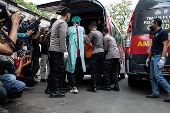 Bei einem Brand in einem Gefängnis in der Nähe der indonesischen Hauptstadt Jakarta sind mehrere Häftlinge ums Leben gekommen.