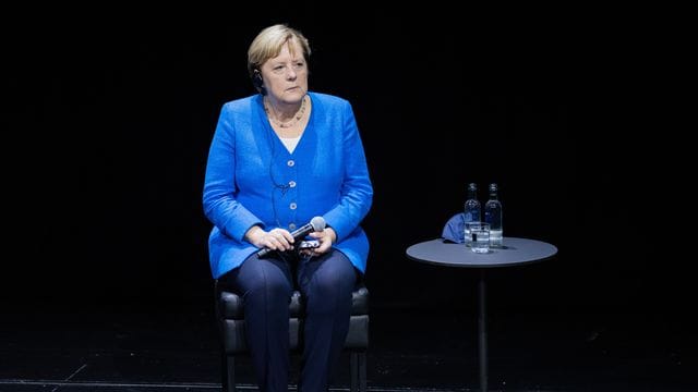 Angela Merkel bei einem Podiumsgespräch im Schauspielhaus Düsseldorf. Angela Merkel bei einem Podiumsgespräch im Schauspielhaus Düsseldorf.