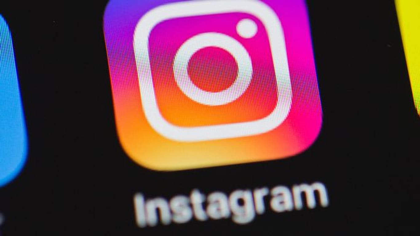 Viele Promis nutzen auf Instagram sogenannte Tap Tags, über die man direkt auf einen Firmen-Account weitergeleitet wird.