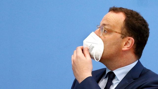 Bundesgesundheitsminister Jens Spahn zu Beginn einer Pressekonferenz zur Impfkampagne in Berlin.