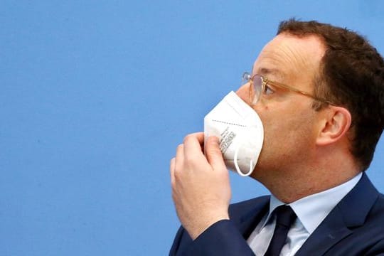 Bundesgesundheitsminister Jens Spahn zu Beginn einer Pressekonferenz zur Impfkampagne in Berlin.
