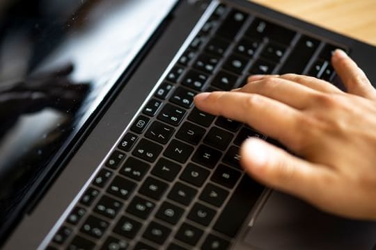Stolze 99 Prozent der Bevölkerung sehen die Digitalisierung der Schulen als wichtiges Thema an.
