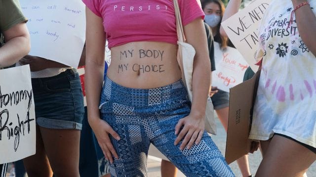 Ein strenges neues Gesetz zu Schwangerschaftsabbrüchen im Bundesstaat Texas sorgt in den USA für heftige politische Auseinandersetzungen. Ein strenges neues Gesetz zu Schwangerschaftsabbrüchen im Bundesstaat Texas sorgt in den USA für heftige politische Auseinandersetzungen.