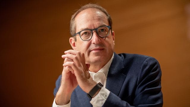 Alexander Dobrindt ruft die Union zur inhaltlichen Offensive auf. Alexander Dobrindt ruft die Union zur inhaltlichen Offensive auf.