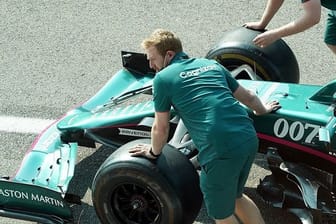 Auf den Spuren von James Bond in Monza: Sebastian Vettel in seinem Aston-Martin.
