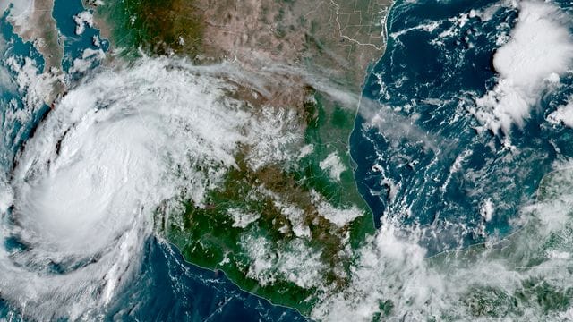 Der Sturm "Olaf" ist als Hurrikan der Stärke zwei in Mexiko auf Land getroffen. Der Sturm "Olaf" ist als Hurrikan der Stärke zwei in Mexiko auf Land getroffen.
