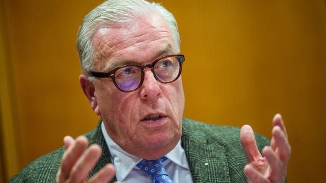 Klaus Reinhardt, Präsident der Bundesärztekammer, ist derzeit gegen mehr Druck auf ungeimpfte Menschen. Klaus Reinhardt, Präsident der Bundesärztekammer, ist derzeit gegen mehr Druck auf ungeimpfte Menschen.