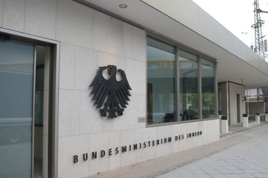 Die Zahl der Spitzenbeamten im Bundesinnenministerium ist gestiegen.