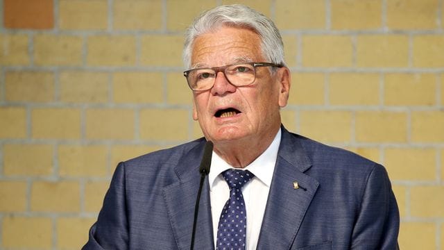 Ex-Bundespräsident Joachim Gauck hat Impfgegner scharf angegriffen.