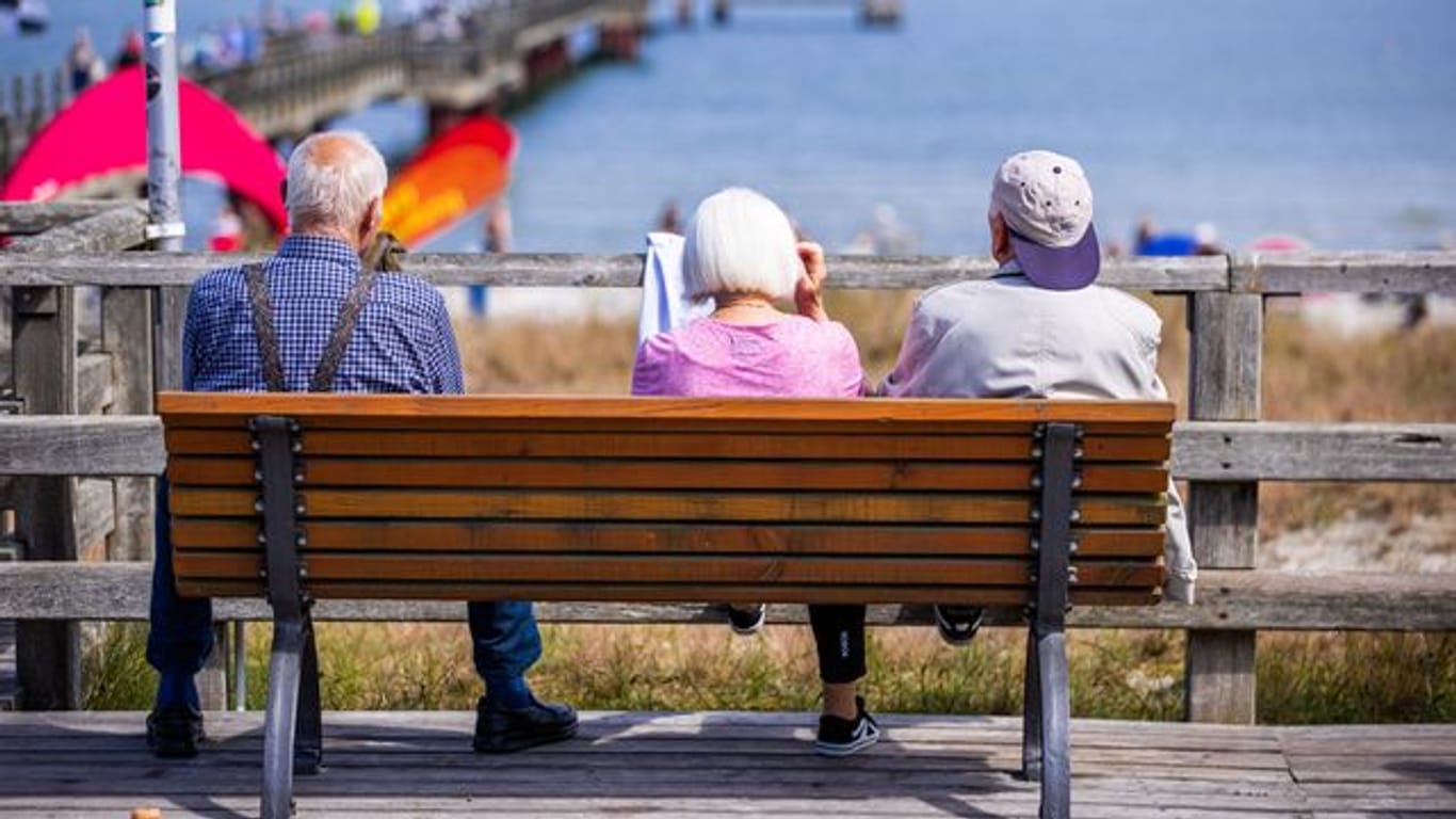 Rentner in Deutschland erwartet im kommenden Jahr eine "ordentliche" Erhöhung ihrer Bezüge.
