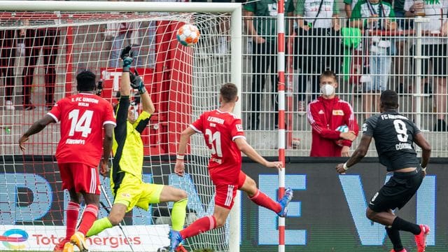 Union-Torwart Andreas Luthe (2. Union-Torwart Andreas Luthe (2.