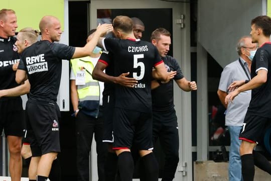 Gefeierter Kölner in Freiburg: Anthony Modeste (M).