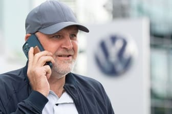 Hat RB Leipzig trotz eines durchwachsenen Startes noch auf der Meisterrechnung: Wolfsburg-Sportdirektor Jörg Schmadtke.