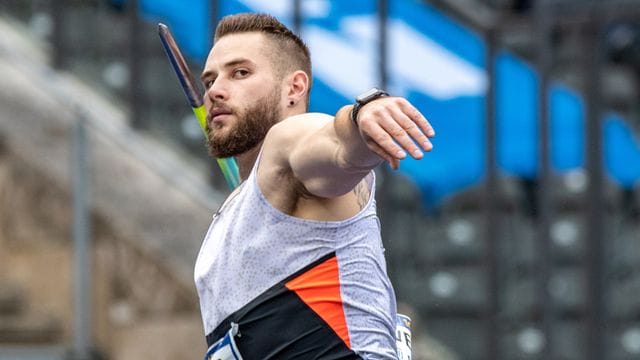 Speerwerfer Johannes Vetter beim Wettkampf im Berliner Olympiastadion.