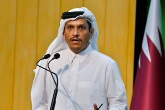 Der Außenminister des arabischen Emirats Katar, Mohammed bin Abdulrahman Al Thani, hat die Übergangsregierung der militant-islamistischen Taliban in Afghanistan besucht.