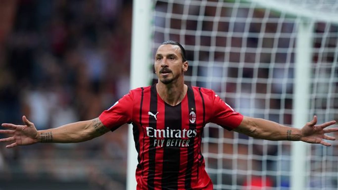 Kaum zurück erzielt er wieder Tore: Zlatan Ibrahimovic vom AC Mailand jubelt nach einem Treffer.