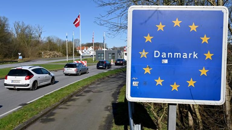 Ein Radfahrer wurde an der dänischen Grenze von der Polizei gestoppt.