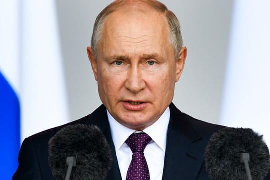 Der russische Präsident Wladimir Putin will vorerst nur online an Konferenzen teilnehmen.