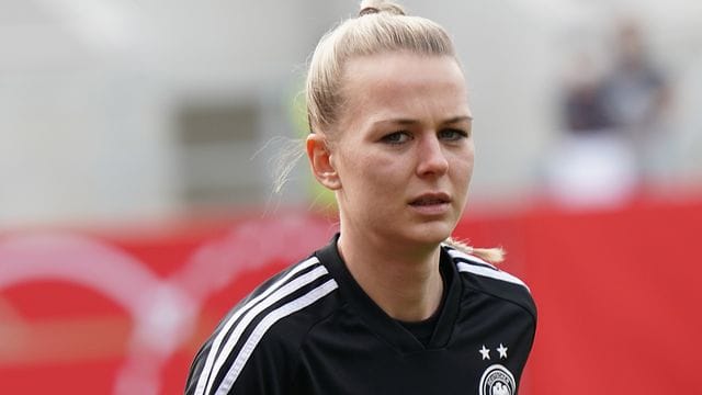 Freut sich über die Dokumentation zum deutschen Frauen-Nationalteam: Torhüterin Merle Frohms.