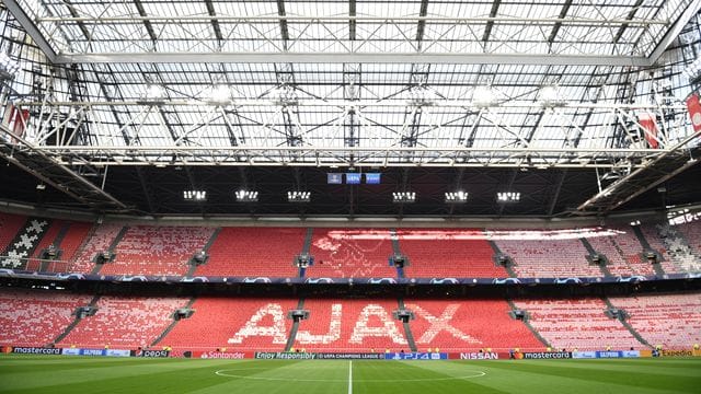 Ajax Amsterdam muss auf die beliebten "Marley-Trikots" verzichten, die nicht von der UEFA genehmigt wurden.