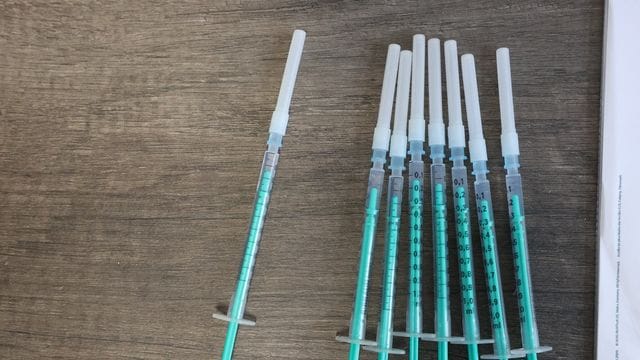 Spritzen gefüllt mit dem Impfstoff von Biontech/Pfizer. Spritzen gefüllt mit dem Impfstoff von Biontech/Pfizer.