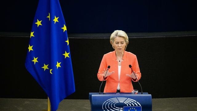 Ursula von der Leyen, Präsidentin der Europäischen Kommission, äußert sich zur Lage der EU.