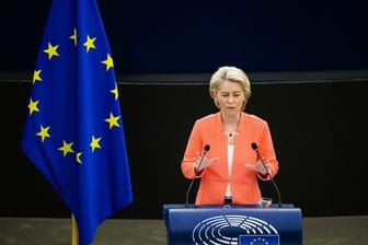 Ursula von der Leyen, Präsidentin der Europäischen Kommission, äußert sich zur Lage der EU.