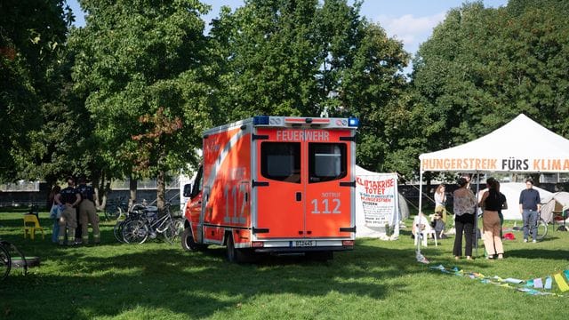 Im Berliner Regierungsviertel befinden sich mehrere Klimaaktivisten seit Tagen in einem Hungerstreik. Im Berliner Regierungsviertel befinden sich mehrere Klimaaktivisten seit Tagen in einem Hungerstreik.