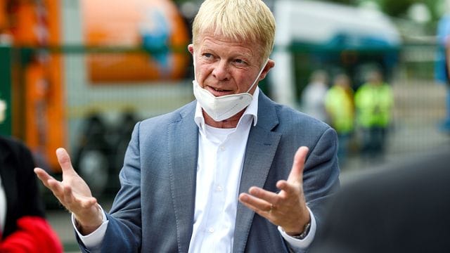 Der DGB-Vorsitzende Reiner Hoffmann warnt vor einer "Impfpflicht durch die Hintertür". Der DGB-Vorsitzende Reiner Hoffmann warnt vor einer "Impfpflicht durch die Hintertür".