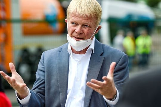 Der DGB-Vorsitzende Reiner Hoffmann warnt vor einer "Impfpflicht durch die Hintertür".