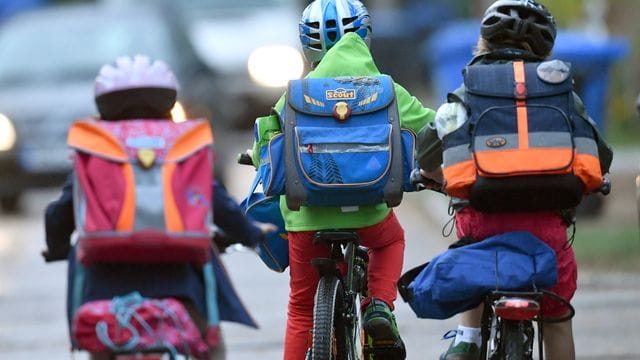 Kinder unter 12 Jahren können sich noch nicht gegen das Coronavirus impfen lassen. Kinder unter 12 Jahren können sich noch nicht gegen das Coronavirus impfen lassen.