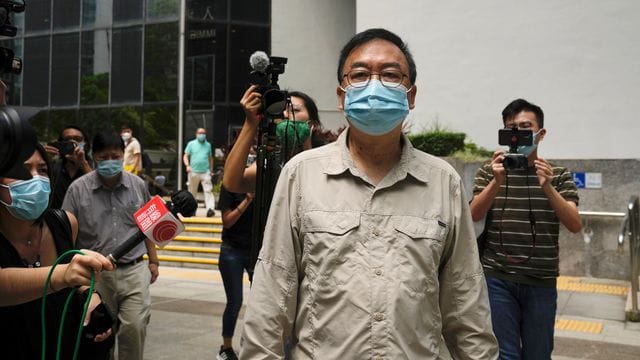 Der pro-demokratische Aktivist Cheung Man-kwong hat eine Bewährungsstrafe erhalten. Der pro-demokratische Aktivist Cheung Man-kwong hat eine Bewährungsstrafe erhalten.