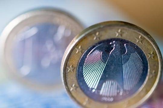 Empfänger von Arbeitslosengeld II, Sozialhilfe sowie Grundsicherung im Alter und bei Erwerbsminderung sollen ab 2022 0,76 Prozent mehr Geld erhalten.