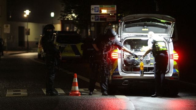 Die Polizei geht Hinweisen auf eine mögliche Gefährdungslage an einer jüdischen Einrichtung nach. Die Polizei geht Hinweisen auf eine mögliche Gefährdungslage an einer jüdischen Einrichtung nach.