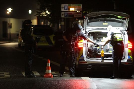 Die Polizei geht Hinweisen auf eine mögliche Gefährdungslage an einer jüdischen Einrichtung nach.