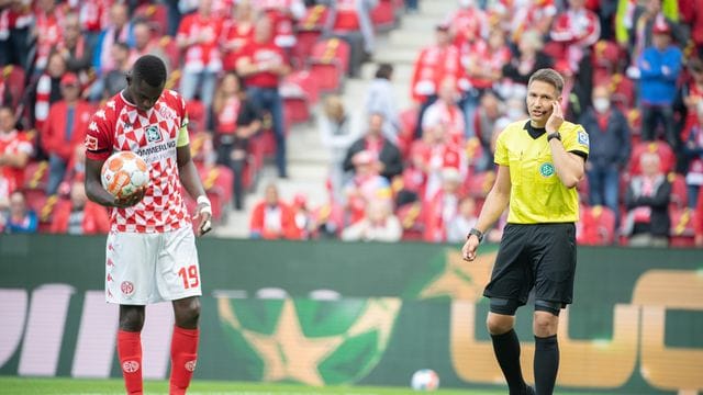 Die Mainzer müssen auf ihren Kapitän Moussa Niakhaté verzichten. Die Mainzer müssen auf ihren Kapitän Moussa Niakhaté verzichten.