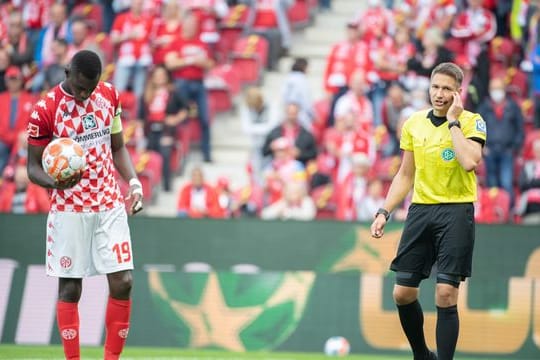 Die Mainzer müssen auf ihren Kapitän Moussa Niakhaté verzichten.