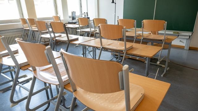 In den ersten Corona-Wellen waren die Schulen in Deutschland häufig geschlossen oder nur eingeschränkt geöffnet.