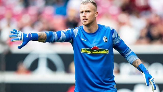 Freiburgs Torwart Mark Flekken ist von Bondscoach Louis van Gaal erstmals in das Aufgebot der Elftal berufen worden. Freiburgs Torwart Mark Flekken ist von Bondscoach Louis van Gaal erstmals in das Aufgebot der Elftal berufen worden.