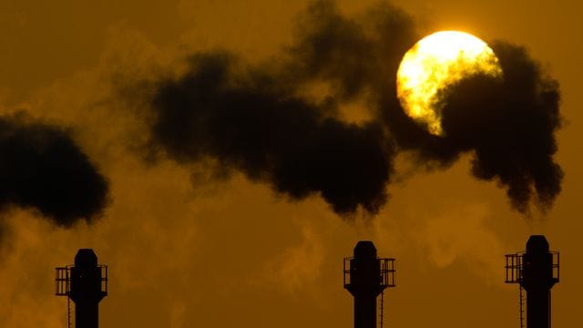 Experten sind sich einig, dass sich bis 2030 weltweit viel mehr tun muss, wenn die Erderwärmung deutlich unter zwei Grad bleiben soll.