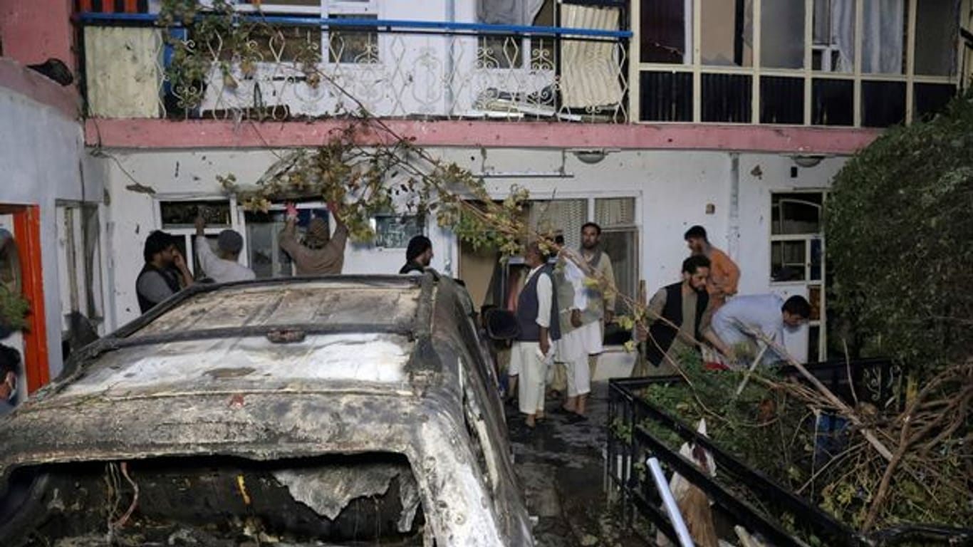 Bei dem Drohnenangriff wurde ein Auto vor einem Haus in Kabul getroffen.