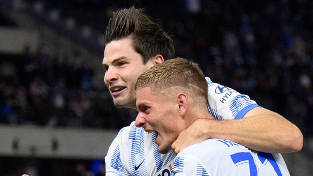 Torschütze Jurgen Ekkelenkamp (l) bejubelt sein Tor gegen Fürth mit Marton Dardai. Torschütze Jurgen Ekkelenkamp (l) bejubelt sein Tor gegen Fürth mit Marton Dardai.